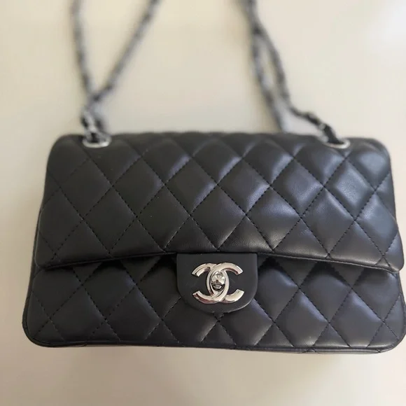 Chic Black Quilted Shoulder Bag with Silver Chain NWOT - Picture 3 of 11